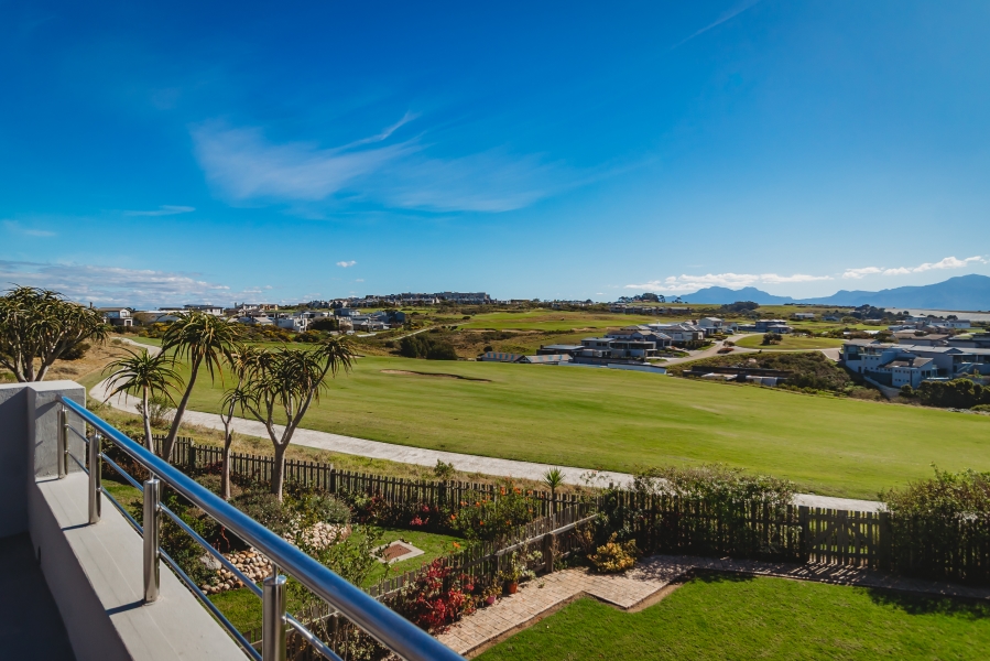 4 Bedroom Property for Sale in Herolds Bay Western Cape